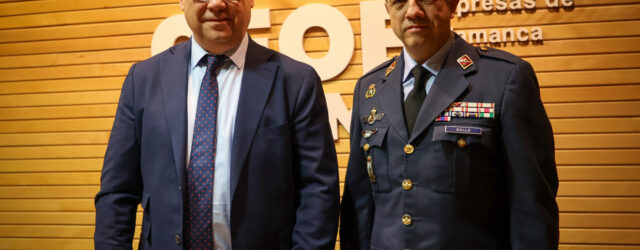 El presidente de CEOE CEPYME Salamanca, Paulino Benito, y del Subdelegado de Defensa en Salamanca, José Gallo Rosales.