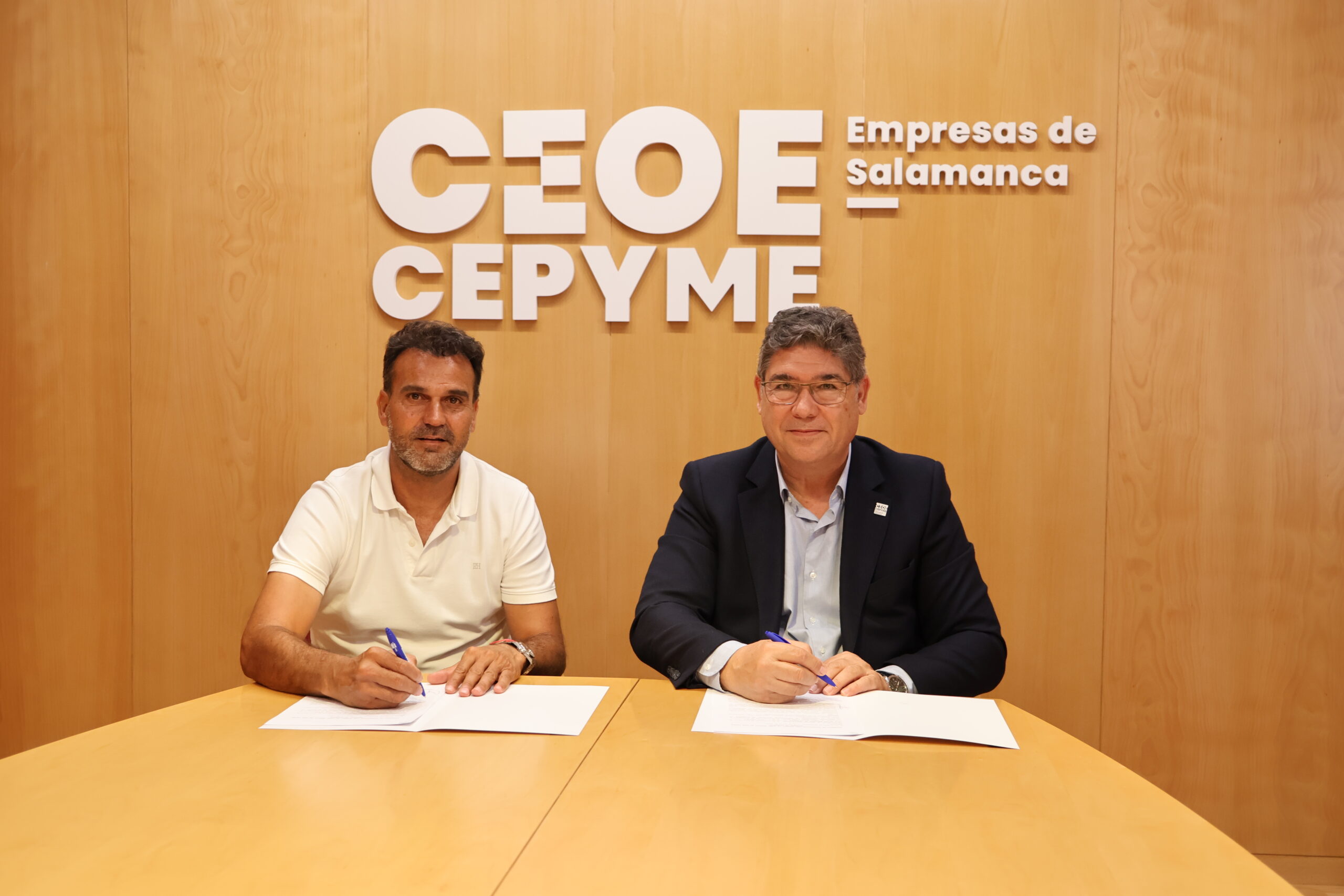 Firma del acuerdo de integración de ceoe cepyme salamanca y asfersa